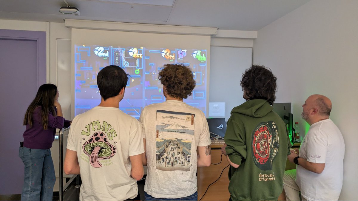oddcomes's tweet photo. Yesterday we held a playtesting session in @mdv_ucm to test and iterate on the latest features of our next game: Screen Crashers 🎮💥

We gathered a ton of incredibly useful feedback to keep building the best possible experience for all of you 🚀 https://t.co/Ib4wCxehVL