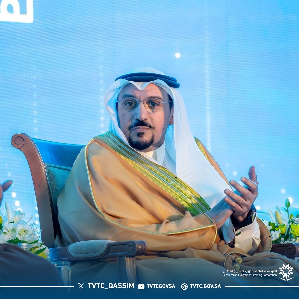 tvtc_qassim's tweet photo. بعد رعاية سموه خلال حفل تخريج متدربي ومتدربات الكليات التقنية والمعاهد بالمنطقة ..  

سمو #أمير_منطقة_القصيم :  
ما تحققه الكليات التقنية والمعاهد من مخرجات نوعية يأتي بفضل من الله ثم بدعم القيادة الرشيدة – أيدها الله – وحرصها على تأهيل الكوادر الوطنية بالمهارات التي تلبي احتياجات سوق العمل وتواكب مستهدفات #رؤية_السعودية_2030.
