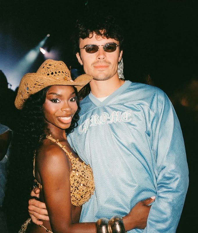 nicvansinfo's tweet photo. “We’ve been doing this for so long that, we don’t really film much of anything when we’re together. It’s more natural. If we want something to become a memory in our phones, then yeah, we’ll film it. But I’m not really actively thinking about filming at all when I’m with her.” https://t.co/CSAlQuwB5l