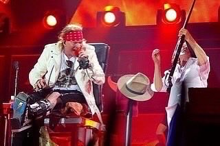 gnreternobr's tweet photo. 13 de maio de 2016, show do @acdc com Axl Rose nos vocais no Stade Velodrome, Marselha, França 🇫🇷 #acdc⚡️#axldc #axlrose
📷 Nicolas Gricourt / Olivier Gestin / acdc-abruzzo https://t.co/6E7Awi8LNC