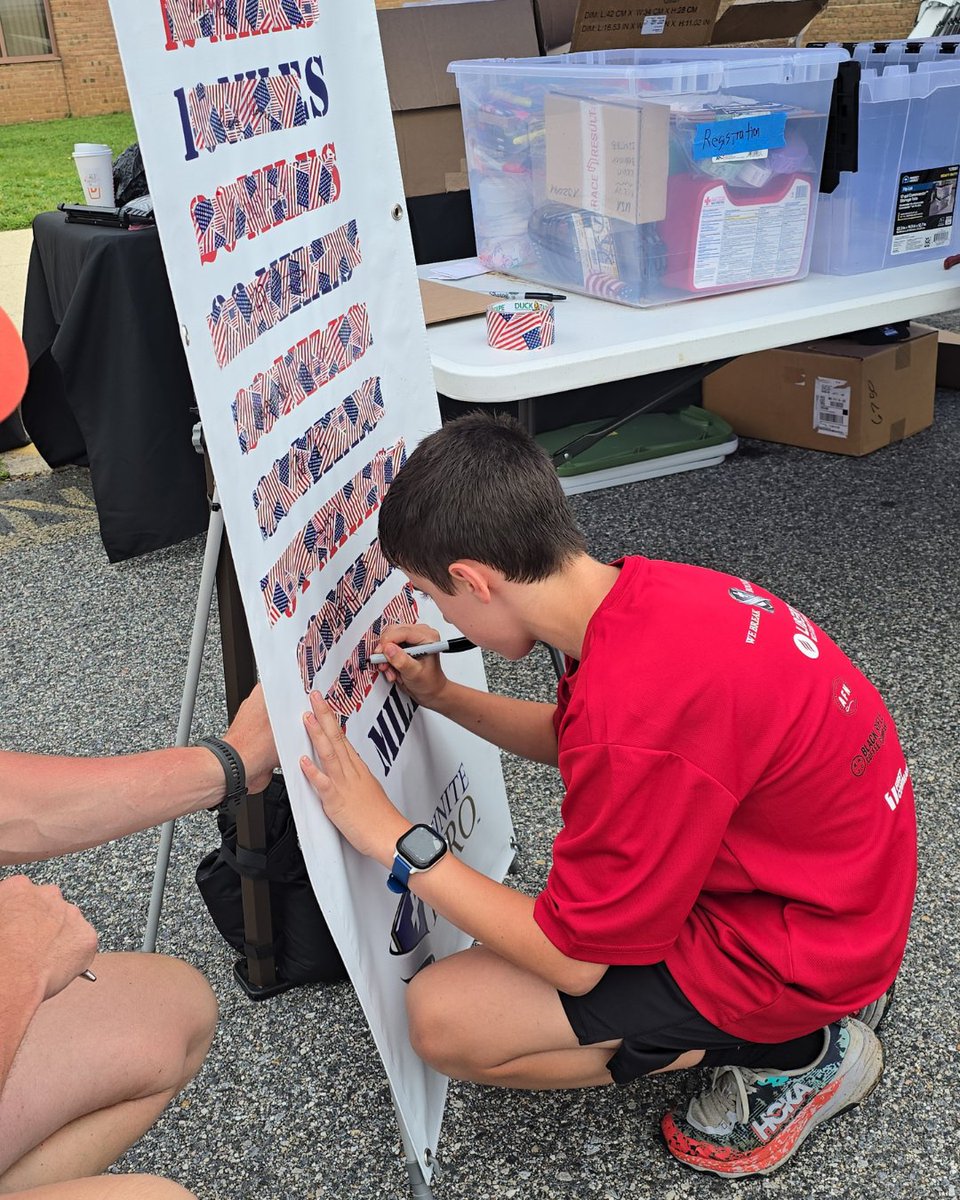LiveLMH's tweet photo. Run. Walk. Remember. This May 16-17, join us at the #22MTBB Run in person or virtually and pay tribute to a military hero in your life. Write their name on your bib, create a fundraising page in their name, or carry a photo or sign during your miles. https://t.co/RNBDPNUFBL https://t.co/FS9dsauucR
