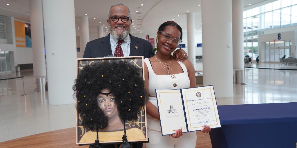 flyneworleans's tweet photo. Each spring, the U.S. House of Representatives sponsors a nationwide high school arts competition to recognize artistic talent in each Congressional District. This summer, reproductions of all nine finalists' portraits from District 2 will be displayed at MSY on Concourse A to recognize these up and coming local artists! 🎨🖼️ Read more: https://t.co/GHDDj8jbBk
