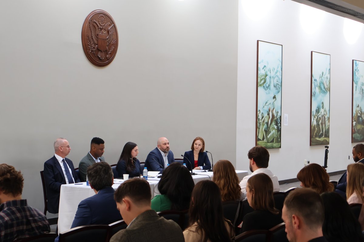 Fathom_org's tweet photo. Yesterday on the Hill, @Fathom_org convened a Congressional Briefing: "Where AI Goes from Here: The Deployers Shaping the Future of the American Economy."

🧵 https://t.co/nt510ck59Y