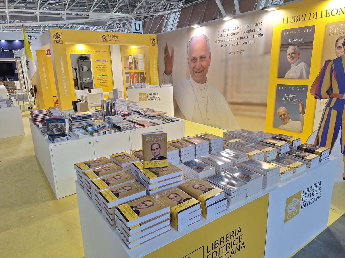 LVaticana's tweet photo. 13 maggio Tutto pronto al @SalonedelLibro #Torino!  
Da domani vi aspettiamo al nostro stand tra novità editoriali, incontri e libri da scoprire.  

📍 Padiglione OVAL — Stand V117 https://t.co/6j8x8I05q3