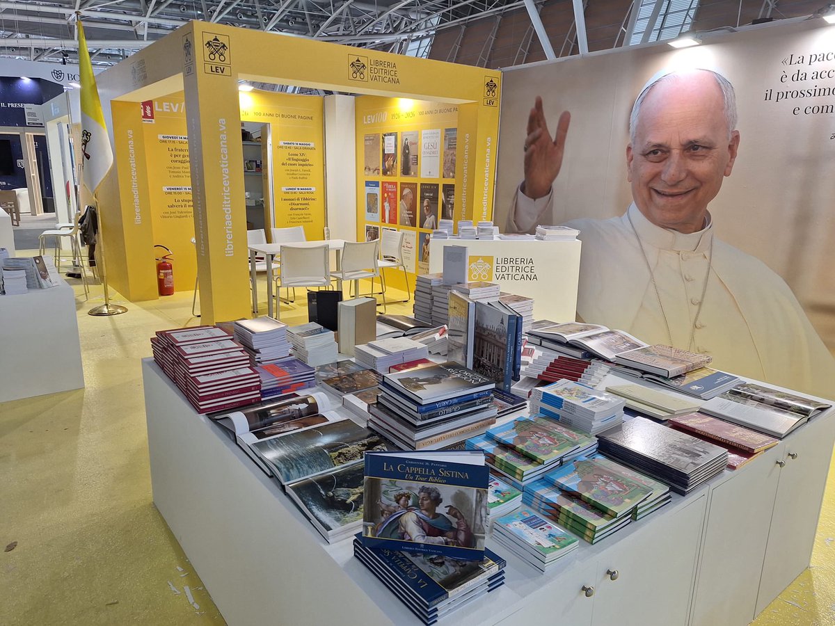 LVaticana's tweet photo. 13 maggio Tutto pronto al @SalonedelLibro #Torino!  
Da domani vi aspettiamo al nostro stand tra novità editoriali, incontri e libri da scoprire.  

📍 Padiglione OVAL — Stand V117 https://t.co/6j8x8I05q3