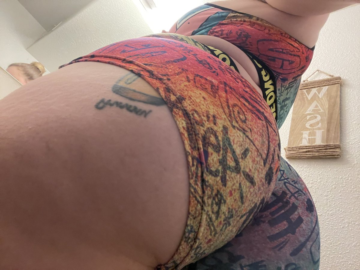 AlisaaNicholee's tweet photo. Rt if you would Fuck Me https://t.co/5NVS0bttQ4