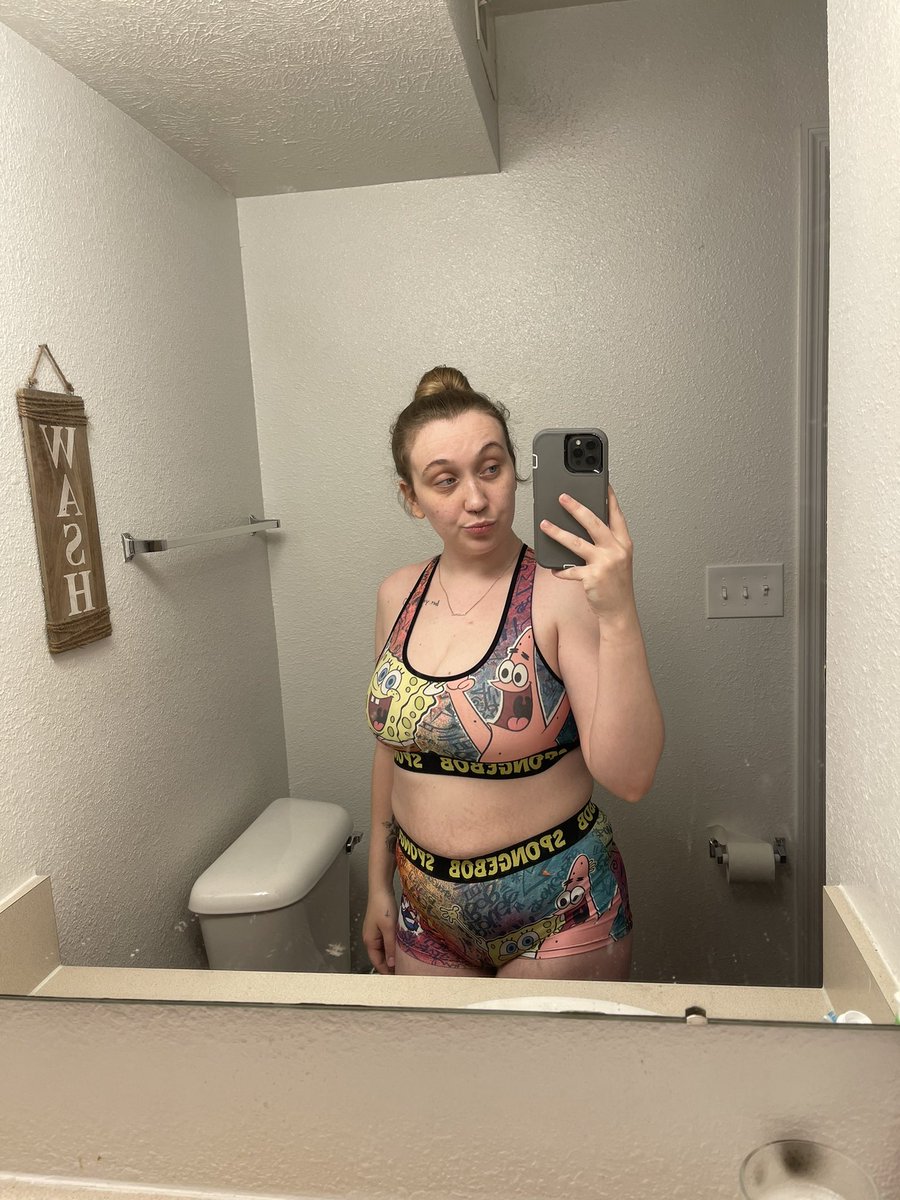 AlisaaNicholee's tweet photo. Rt if you would Fuck Me https://t.co/5NVS0bttQ4