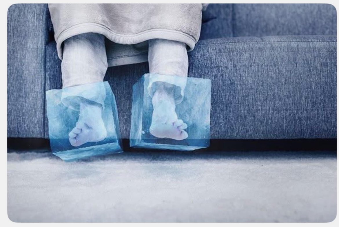 panduleni_0's tweet photo. My feet and hands rn😭😭 https://t.co/6lBkMOOKRe