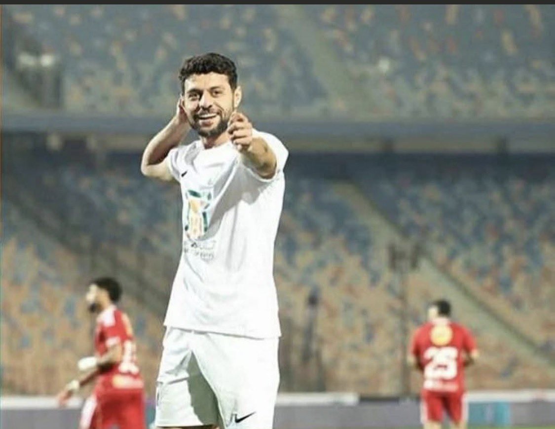 Eldarwesh2000's tweet photo. مصطفي شلبى🎤🎤
من الطبيعي كابتن ايمن الرمادى يدعم الزمالك🔴
من الطبيعي اني ادعم الزمالك🔴
من الطبيعي انك كاعلامي تدعم فريق بيمثل بلدك🔴
دة الطبيعي مش مشكلتنا  انك مش طبيعي�� https://t.co/Iy6xGhnDnV