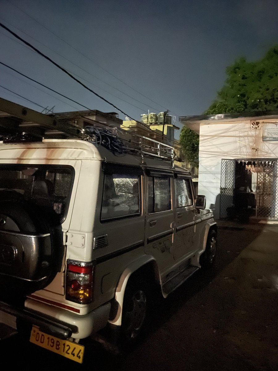 kiritee's tweet photo. @CMO_Odisha @KVSinghDeo1 
Sir, Power has been out in Bhubaneswar Old Town 1 area since 5 hrs. @TPCentralOdisha is not responding. At substation, there is no staff, phone line is dead, service jeep empty. Only people present are fast asleep. Please look into this urgently https://t.co/fMlDNapRkH