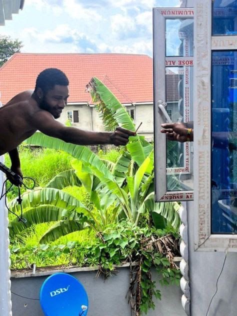OgbajiIsaa70579's tweet photo. Boys dey do cheerfull giver for smoke but hardly give you food even when you are dieing ,omo boys evil gan ๐ญ๐
@MokeeApp #mokee https://t.co/XgDqcS8Kh6