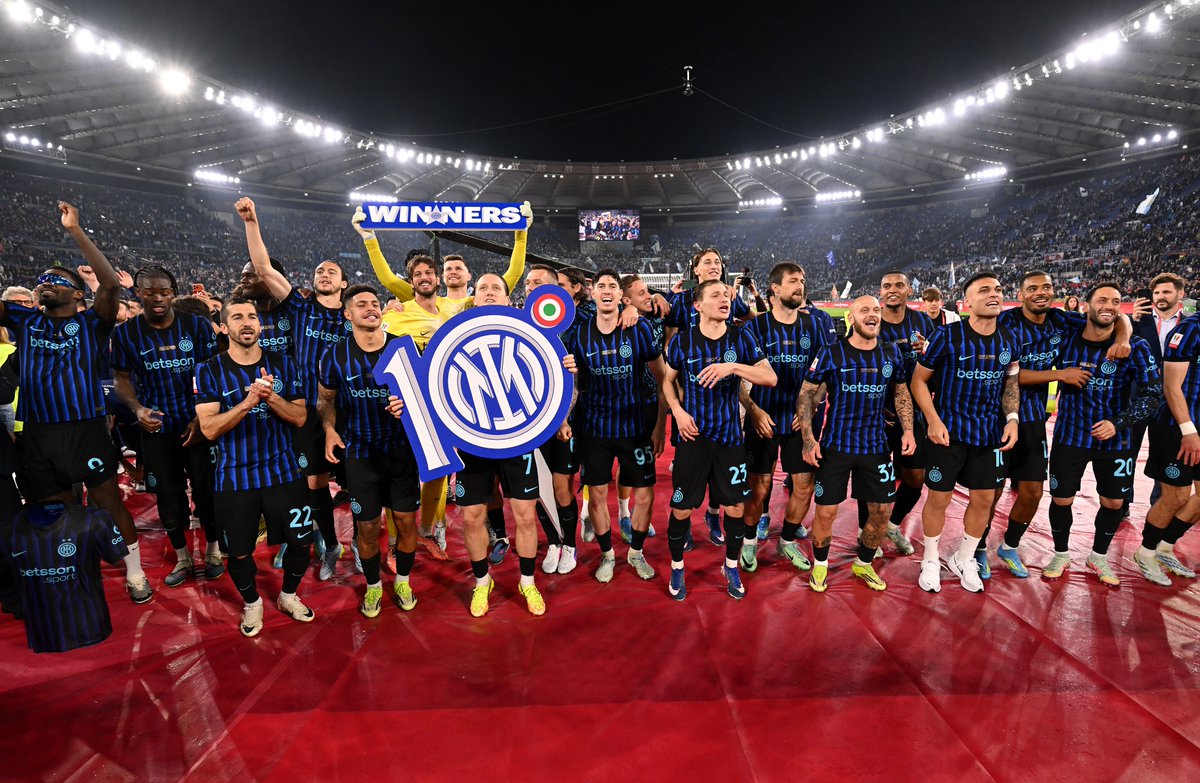 SerieA_EN's tweet photo. Inter celebrate their tenth #CoppaItaliaFrecciarossa title 🤩 https://t.co/yNdWZLpzah