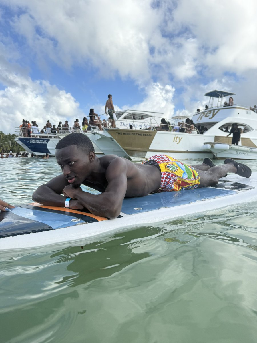 damilolasummer's tweet photo. Let me take you to the islands, baby https://t.co/kvV2tEKRf2
