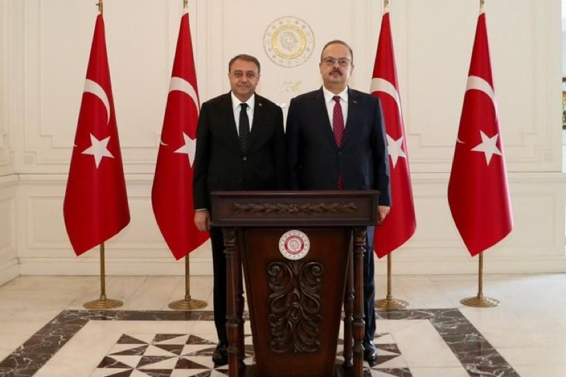 Haberinolsun630's tweet photo. URFA VALİSİNDEN ANKARA VALİSİNE ZİYARET!

Şanlıurfa Valimiz Hasan Şildak Ankara Valisi Yakup Canbolat’a hayırlı olsun ziyaretinde bulundu.
@hasansildak @YakupCanbolat https://t.co/kPVlWDSemU