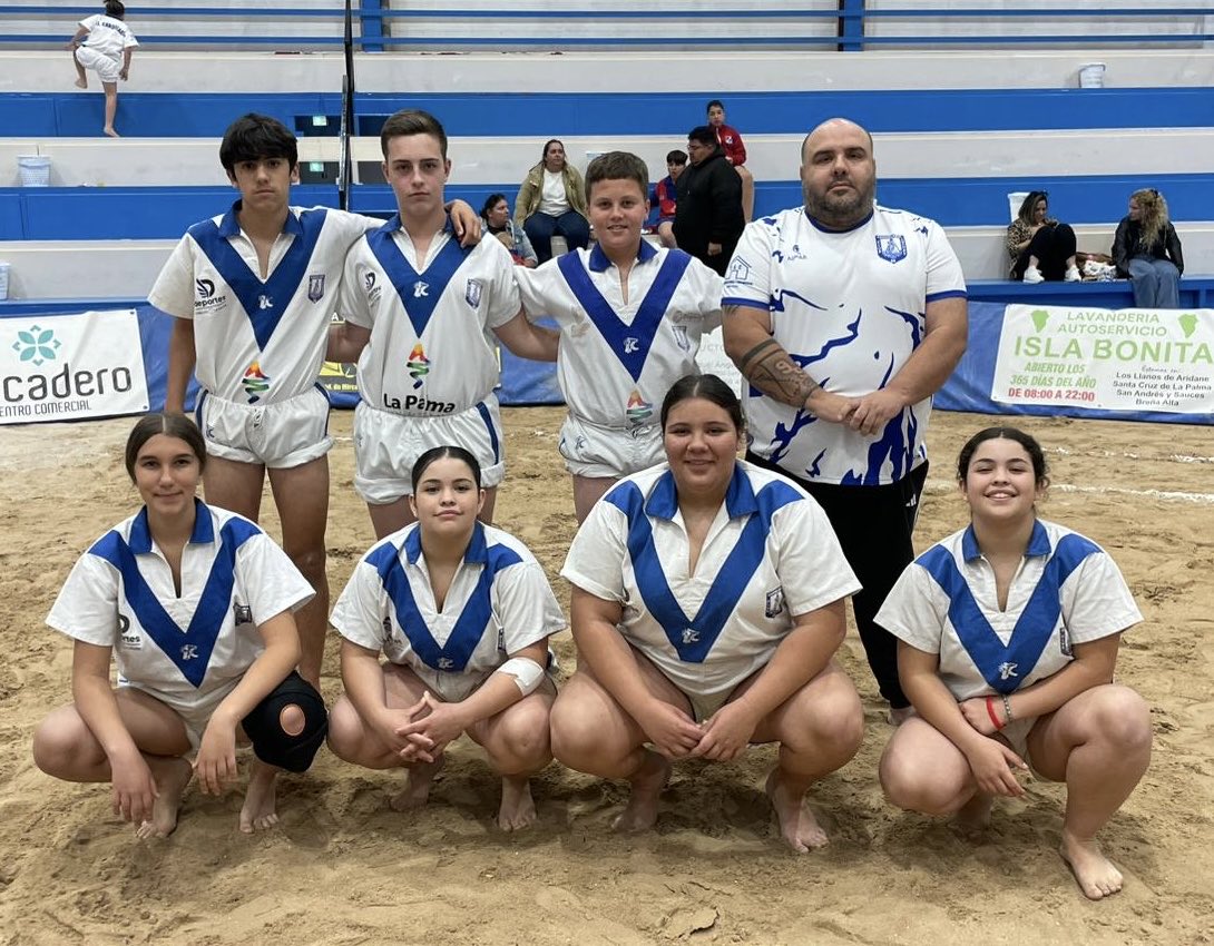 CanteraMirquera's tweet photo. 📊Resultados 🤍💙

C.L Candelaria VS C.L Tajogaite 

Prebenjamin: 21-15
Benjamín: 27-9
Alevín: 19-16
Infantil: 12-22

#ATDC #50añosjuntos https://t.co/tq0Rc5kMll