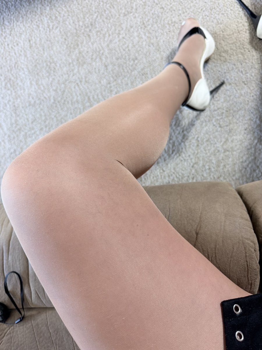 Guy In Pantyhose tweet media
