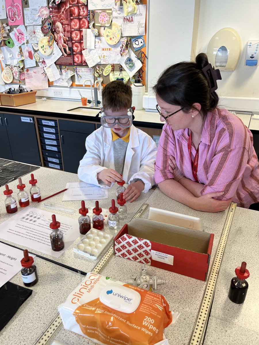 HermiAcadSci's tweet photo. Thank you to our keen volunteer who tested out our blood typing experiment for tonight’s Family Learning event 🩸 🕵️  #UNCRCArticle29 https://t.co/fkimN7w0wT