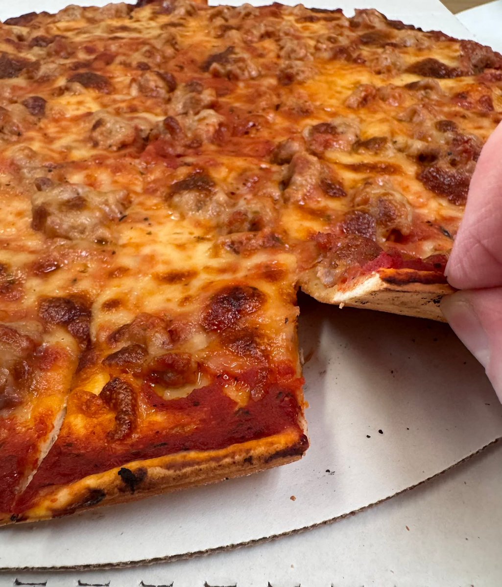 AngiesPizzaChi's tweet photo. How thin do you like your thin crust?
Crispy cracker-thin?
A little chew in the middle?
Or somewhere in between?

We know everybody’s got a perfect slice — we wanna hear yours. Sound off in the comments ⬇️

#angiespizzachi
#chicagopizza
#thincrustpizza https://t.co/IvnDqQZG6u