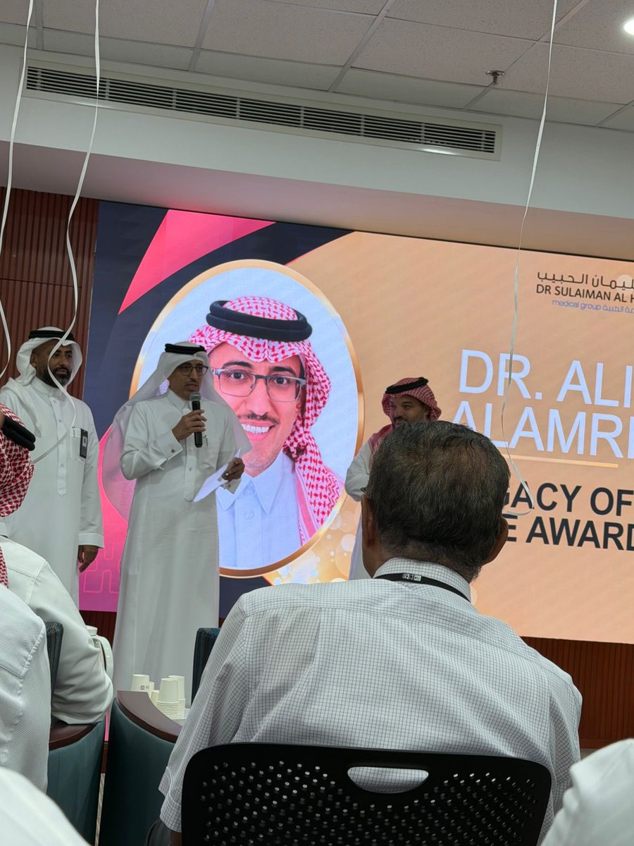draliamri's tweet photo. اشكر ادارة مجموعة الدكتور سليمان الحبيب 
المدير العام الاستاذ سلمان العتيبي 
الادارة الطبيه الدكتور فهد فقيهي وجميع الزملاء في المجموعة علي تكريمي بجائزة التميز في العناية الفائقة بالمرضي . 
اعتز بانتمائي الخاص بهذه المجموعة فقط في تقديم الخدمات الطبية .
اشعر بان هذه المجموعه قدمت لي الكثير فشكرًا جزيلاً لها .