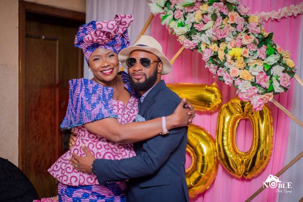 KimKimuntu's tweet photo. Merci mon yaya ! Ma porte est toujours ouverte pour toi

@lofoliemmanuel 

#birthaday https://t.co/KoA8otlHU6