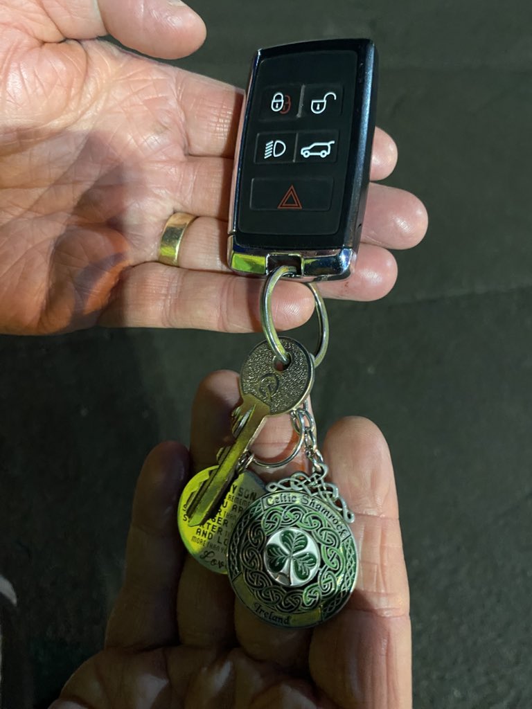 CelticFCSLO's tweet photo. Another set of keys left at reception at Fir Park 🍀 https://t.co/vtcNxi7Tz1