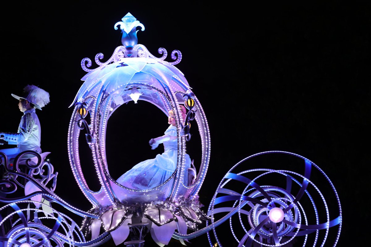 photo_shin46's tweet photo. かぼちゃの馬車のシンデレラ

#東京ディズニーランド
#エレクトリカルパレード
#DreamLights

2026年５月12日 19時38分
EOS R5 MarkⅡ
RF70-200m
SS:1/50
F値:2.8
ISO:1000 https://t.co/JO9E2Y7lzN
