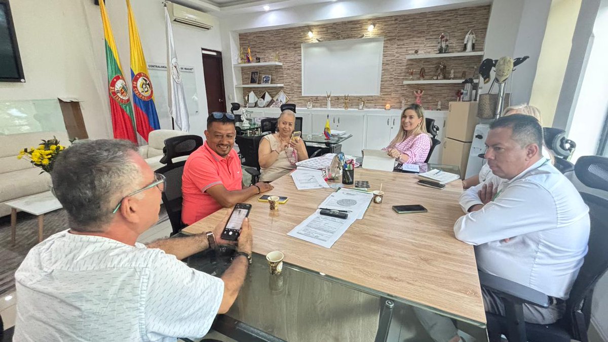 CMIbague's tweet photo. Dialogamos con los líderes de la Comuna 5 🤝, escuchando sus propuestas para seguir construyendo una mejor ciudad. Programamos recorridos en varios proyectos para hacerles seguimiento proyectando una entidad cercana para todos 🚪. #ContraloríaMunicipal #ControlFiscal https://t.co/tRt4qvhLuf