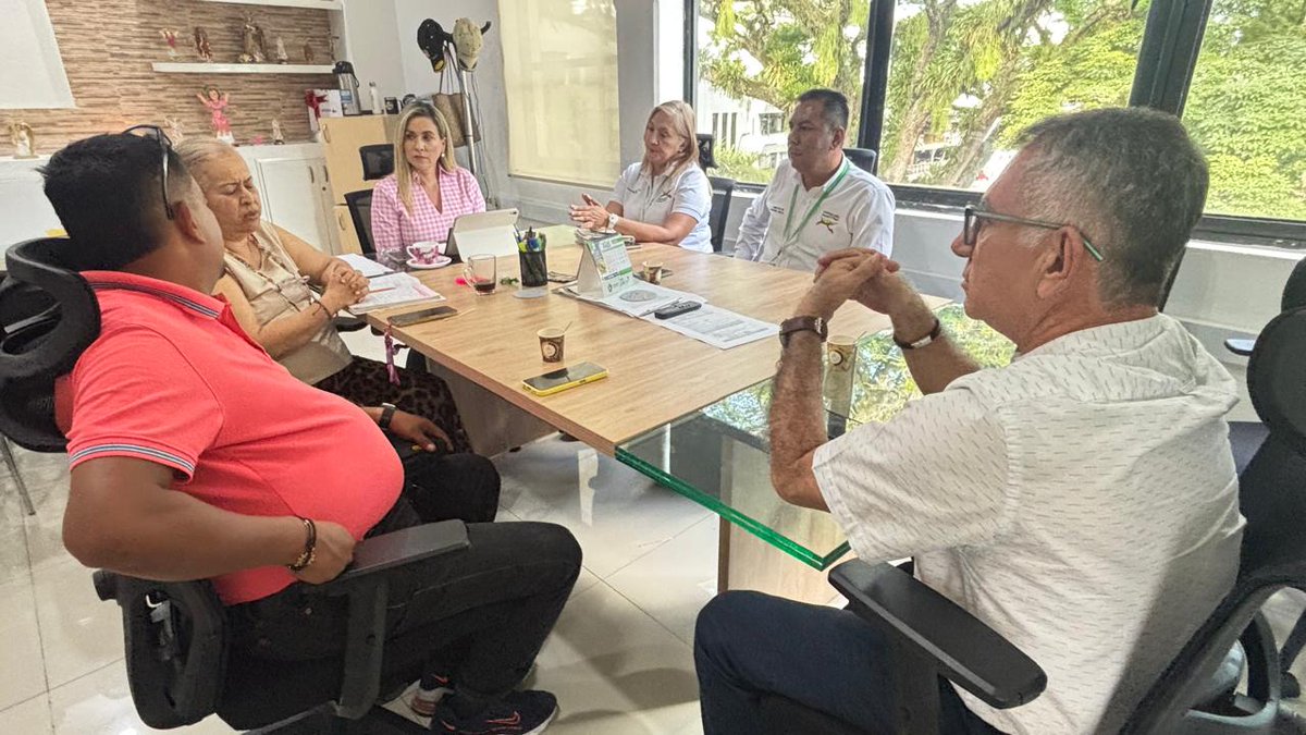 CMIbague's tweet photo. Dialogamos con los líderes de la Comuna 5 🤝, escuchando sus propuestas para seguir construyendo una mejor ciudad. Programamos recorridos en varios proyectos para hacerles seguimiento proyectando una entidad cercana para todos 🚪. #ContraloríaMunicipal #ControlFiscal https://t.co/tRt4qvhLuf