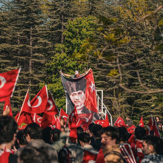 aykiri's tweet photo. ODTÜ’de Türk bayraklı öğrencilere yönelik saldırıyla ilgili 6 kişi daha tutuklandı.

Toplam tutuklu sayısı 8’e yükseldi. https://t.co/HizTE2ndcD