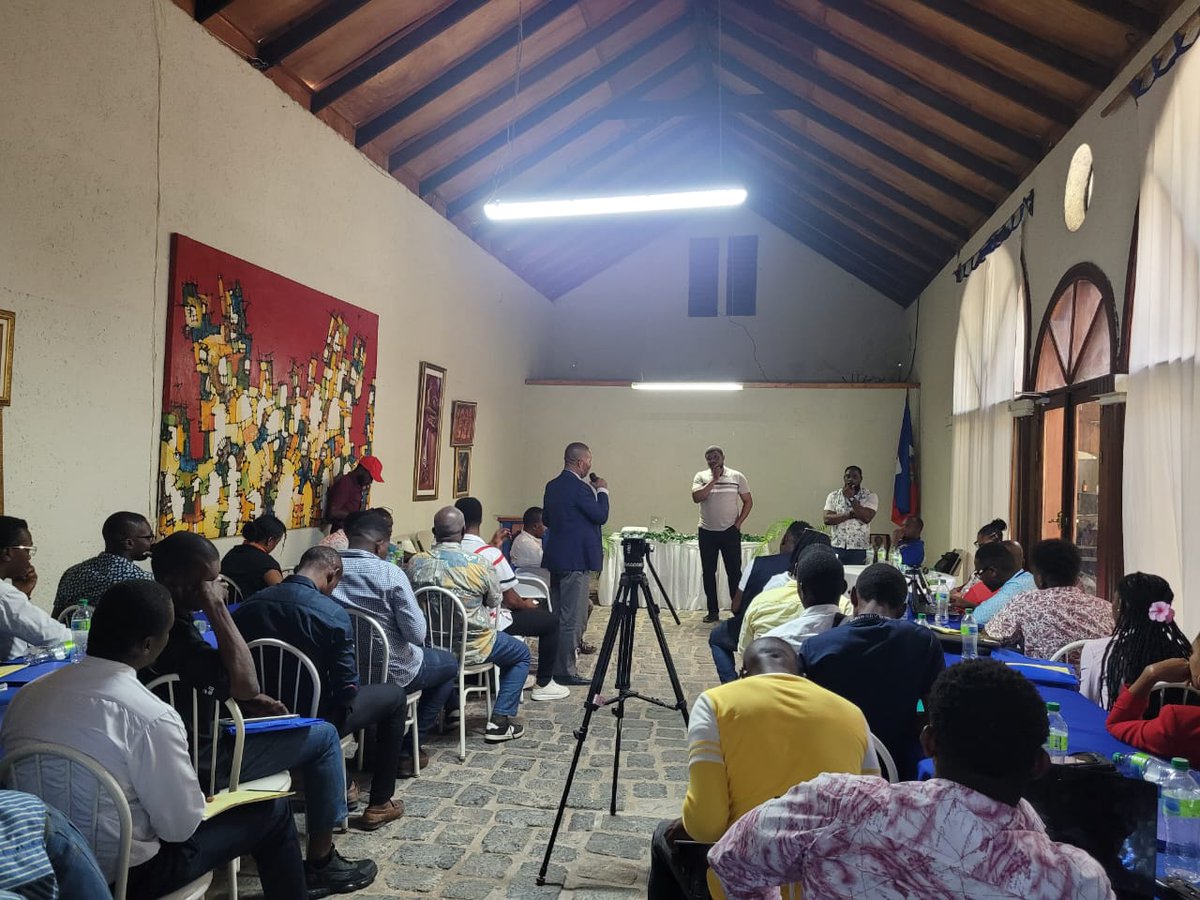 PresseInfos1's tweet photo. 🗳️ Le CEP a clôturé ce 13 mai 2026 une formation de trois jours destinée aux journalistes de la région des Palmes sur la gestion de l’information en période électorale. #CEP #Haïti #Élections cliquez sur ce lien 👇 https://t.co/p8eDI720Ir… https://t.co/43npk5HSZ9