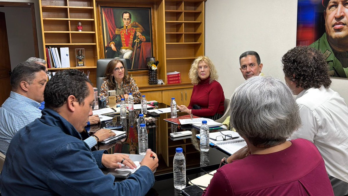mintransporteve's tweet photo. La ministra de Transporte, Jacqueline Faría, sostuvo una reunión estratégica con la ministra de Educación Universitaria, Ana María Sanjuán, a fin de establecer acuerdos institucionales que impulsen beneficios directos para el sector estudiantil en todo el territorio nacional. https://t.co/PbtDS48Xkb
