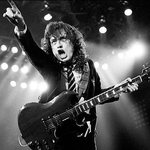 EightiesRocked's tweet photo. #angusyoung #acdc https://t.co/UoiWf1AWsA