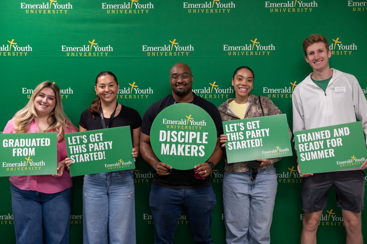 emeraldyouth's tweet photo. Welcoming our Emerald Youth staff and summer AmeriCorps members to the BEST SUMMER EVER!!💚 Learn more about serving young people in these meaningful roles: https://t.co/AAwsZDZEK2 https://t.co/32asclxK2P
