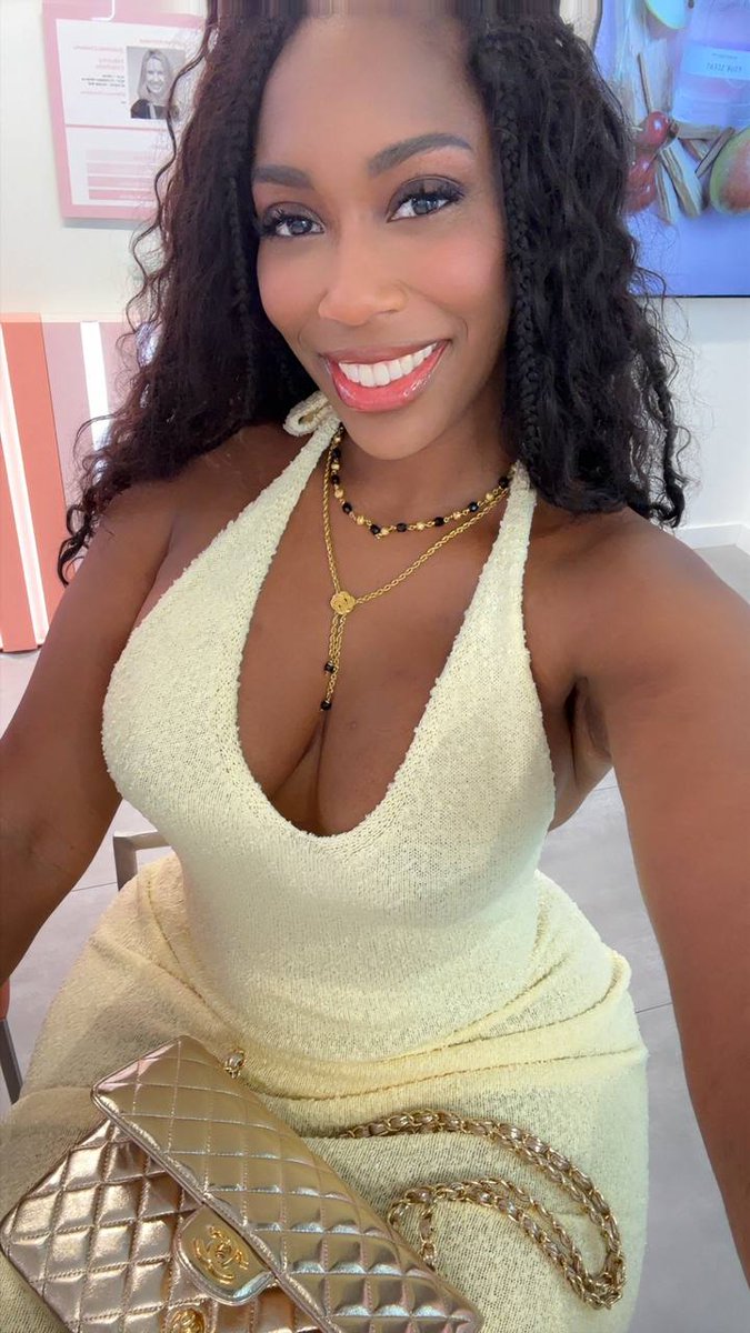 OnlyLavishFans's tweet photo. Gold standard ✨ https://t.co/DDSTosop4y