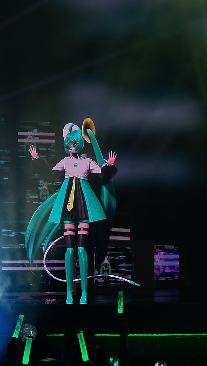 MiKa 🦇 tweet media