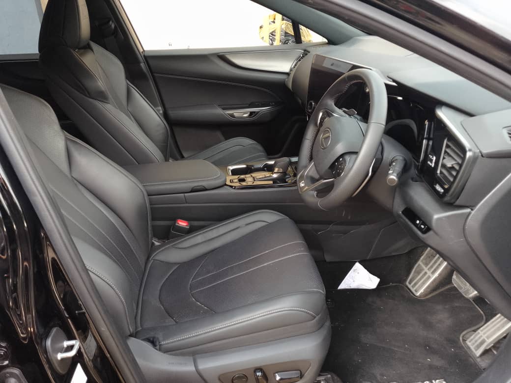 KS00243's tweet photo. TOYOTA LEXUS NX450h+ À VENDRE 🚘 

🔘 Année de fabrication 2024
🔘 Transmission automatique 
🔘 Moteur Essence 
🔘 Volant droit 
🔘 Faible kilométrage 
🔘 Climatisation impeccable 
🔘 Intérieur en cuir 
🔘 Caméra 360

💵 Prix : 33 000$ à discuter 

☎️+243819653871
📱+243971375343 https://t.co/qp2Kxud48X