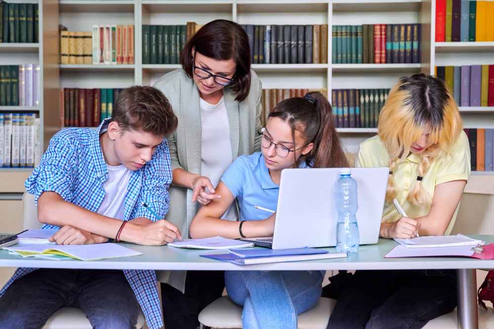 SNALC_Creteil's tweet photo. 🔵 Concours général des collèges: consultation du 13 mai

Pendant que les écoles manquent de moyens, de personnels. Les conditions de travail se dégradent, le ministère lance un concours pour 10 % des élèves de 3e

🚨Les priorités : salaires et effectifs

https://t.co/wYGCimV9vH https://t.co/Ot7uLtEMHK