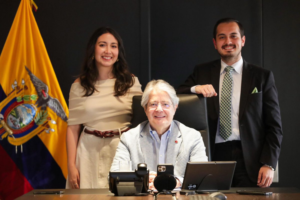 LassoGuillermo's tweet photo. Es un placer anunciar que María Alejandra Chauvin y Carlos Correa son los ganadores de la segunda edición del programa de becas Guillermo Lasso Mendoza.

María Alejandra estudiará un Master of Laws en Columbia University, mientras que Carlos se unirá a Georgetown University para estudiar un LLM en International Business and Economic Law.

Estoy emocionado de apoyar a estos dos profesionales excepcionales en el cumplimiento de sus sueños. Les deseo mucho éxito.

¡Hasta la próxima edición! Estén atentos a la convocatoria de maestrías locales que se avecina.