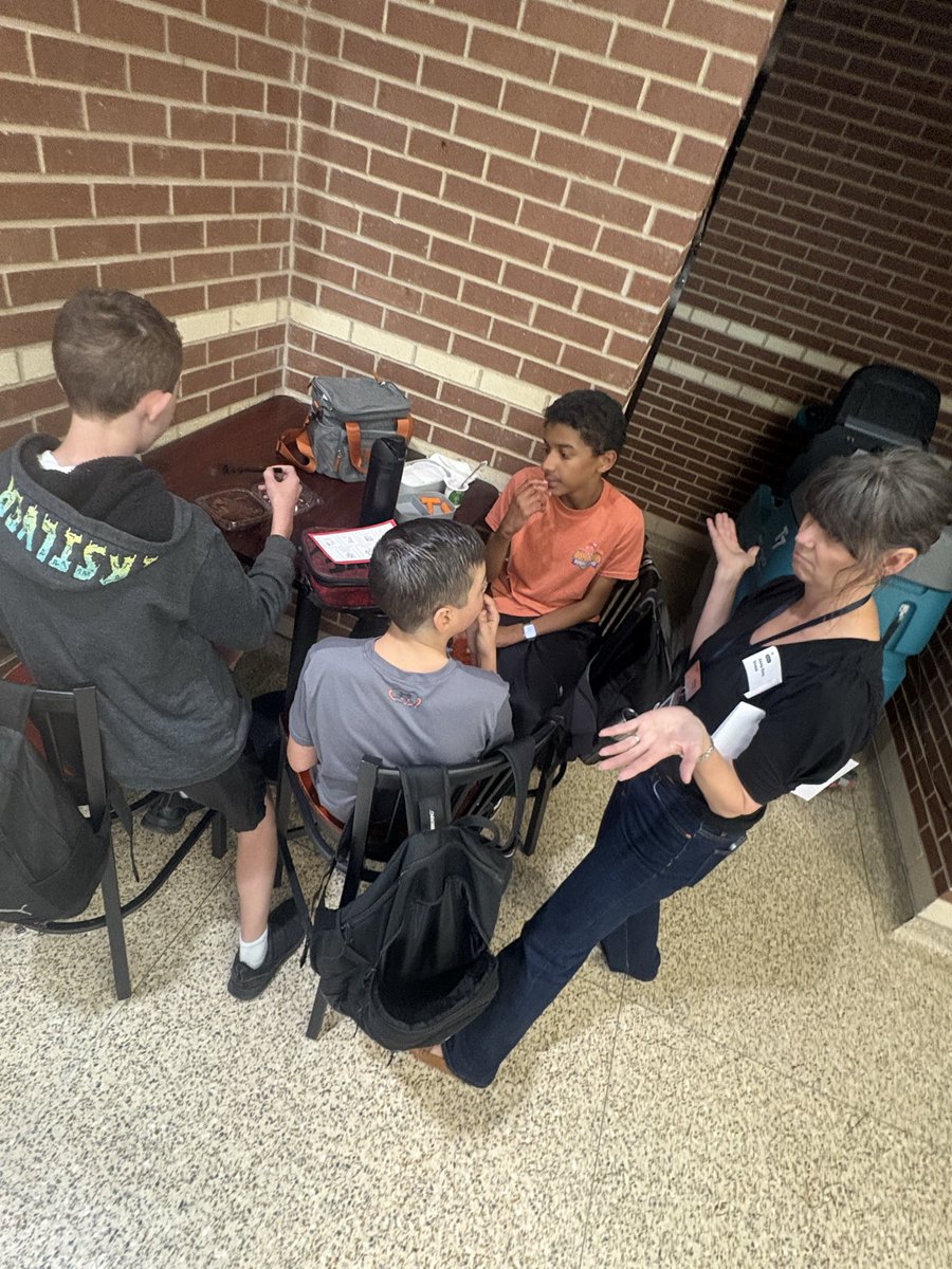 HeatherWainsco7's tweet photo. I spy our local Librarians from the Town of Prosper Library today at Rogers lunches promoting reading programs provided throughout the summer!📚📚@RogersMSLibrary @ProsperRogersMS https://t.co/GgLCBq8ZF0