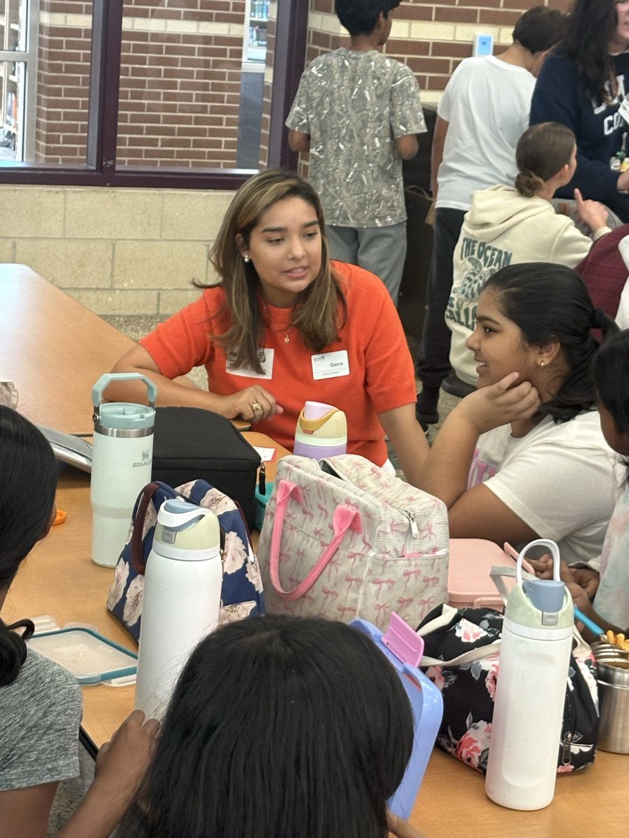 HeatherWainsco7's tweet photo. I spy our local Librarians from the Town of Prosper Library today at Rogers lunches promoting reading programs provided throughout the summer!📚📚@RogersMSLibrary @ProsperRogersMS https://t.co/GgLCBq8ZF0