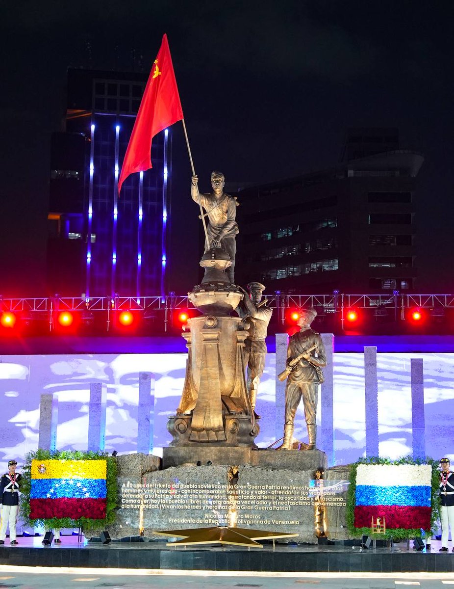 EmbajadaRusaVen's tweet photo. ⭐️ Hace exactamente un año, en Caracas, fue inaugurada la Plaza de la Victoria con el monumento conmemorativo “80 años de la Victoria del pueblo soviético sobre el nazismo y el fascismo”.

#Victoria81 #RusiaVenezuela81 #RegimientoInmortal https://t.co/XQsf41hZ2U