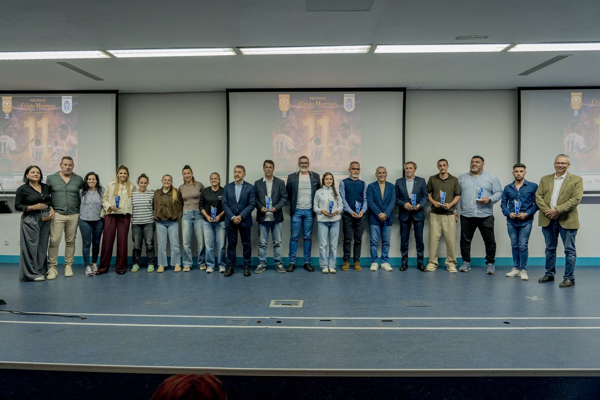 locos_x_eltete's tweet photo. ⚪🔵 El @recintoferialtf vivió esta tarde una jornada muy especial, con la entrega de los 𝑃𝑟𝑒𝑚𝑖𝑜𝑠 𝐶𝑟𝑖𝑠𝑡𝑜 𝑀𝑎𝑟𝑟𝑒𝑟𝑜 𝑎𝑙 𝑐𝑜𝑚𝑝𝑟𝑜𝑚𝑖𝑠𝑜, organizados por la Peña @ZoneroS 👏🏻

#LaBregaNosUne https://t.co/y06gJBYk5X