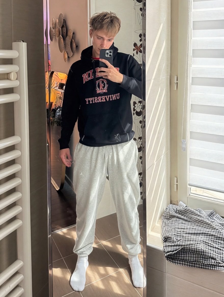 barbertom69's tweet photo. With or without clothes 👕💦 https://t.co/cRJgKEn2OR