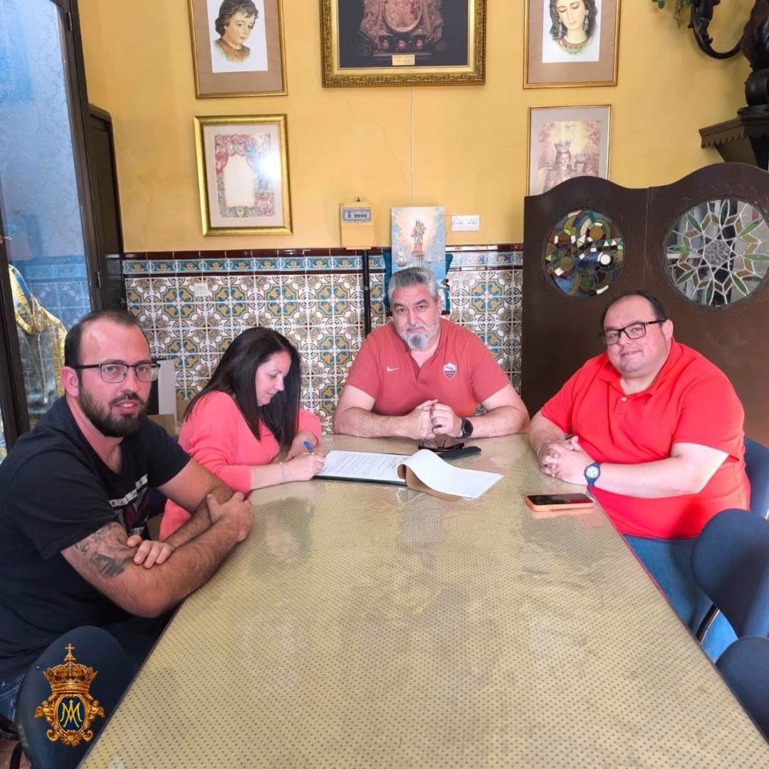 Archicofradía María Auxiliadora Coronada tweet media