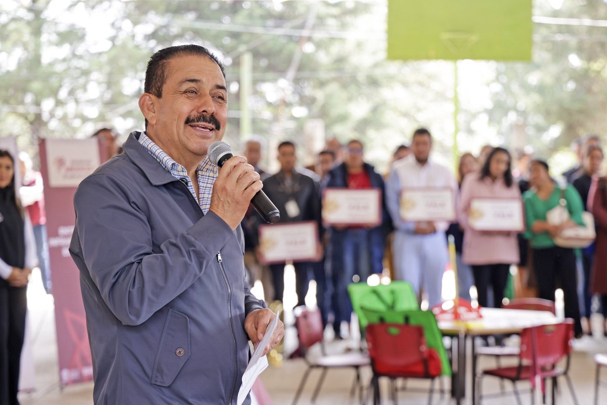 SeducEdoMex's tweet photo. 🤔 ¿Cómo se ven $21.69 MDP invertidos en el futuro? 💭📚👇🏻

✨Mobiliario➕obras nuevas➕sistemas que cuidan el agua 🟰8 mil 820 estudiantes de #Jilotepec beneficiados. https://t.co/6HJai9IPMG