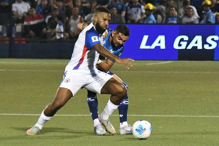TheNancyRoc's tweet photo. 🇭🇹 Les Grenadiers préparent leur grand retour au Mondial !

Qualifiée pour la Coupe du monde pour la première fois depuis plus de 50 ans, Haïti installera son camp d’entraînement à Port St. Lucie, en Floride.

Deux matchs amicaux sont déjà prévus avant le Mondial 2026 :
⚽ 2 juin : Haïti – Nouvelle-Zélande à Fort Lauderdale
⚽ 5 juin : Haïti – Pérou à MiamiUn rendez-vous historique pour le football haïtien. @MSNOWNews #NRoc