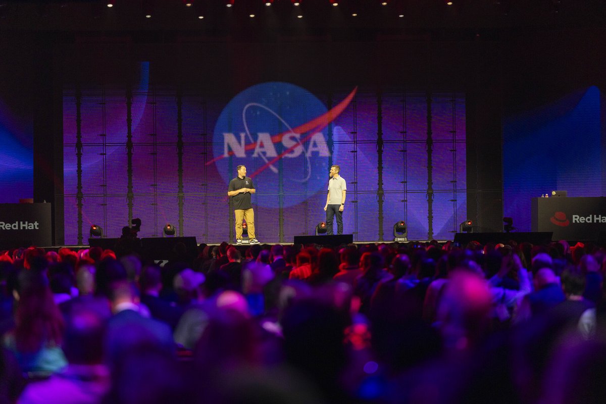 redhatla's tweet photo. 🚀💨 La segunda Keynote del #RedHatSummit nos mostró que el futuro es abierto y eficiente.

¡Mira lo mejor del día 2! 📸🔴

#RHSummit https://t.co/rOQSqQDhO1