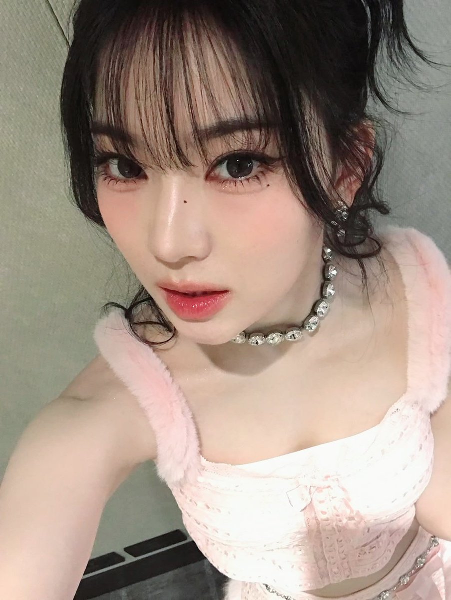 chaelyisa_'s tweet photo. ִ 🐱ֺ ָ ֙⋆  red lips and pink cheeks eyes, aura of joy appears in her, extraordinary beauty makes her famous and many fans from everywhere https://t.co/L7i0XVoWTr
