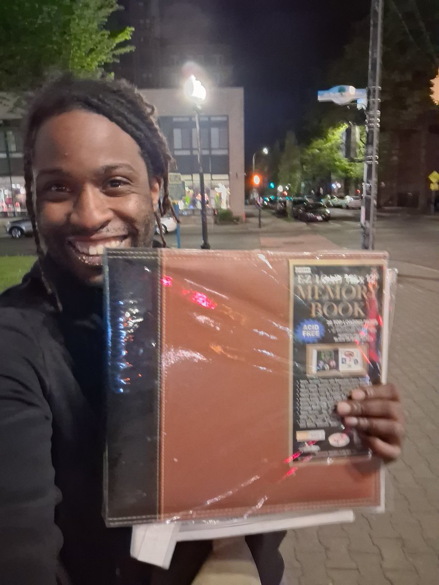 Court17216124's tweet photo. Thank you Albany!!!!
For the memory book I found. #Albany #newyork #newyorkcity #memorybook https://t.co/ylaep1wFui