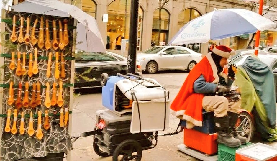 LindaPeters64's tweet photo. Music is a Universal Language
🎶 Chilliwack, a classic Canadian band
🎶 street musicians Québec City
🎶 Whimsical, giant music box "Lucia" combines classical music, sculpture, animation & dance, Montréal
🎶 Spoons made of Canaduan Maple
#Top4Music 🍁 #Top4Theme @obligatraveler https://t.co/yqMC8vAUOD